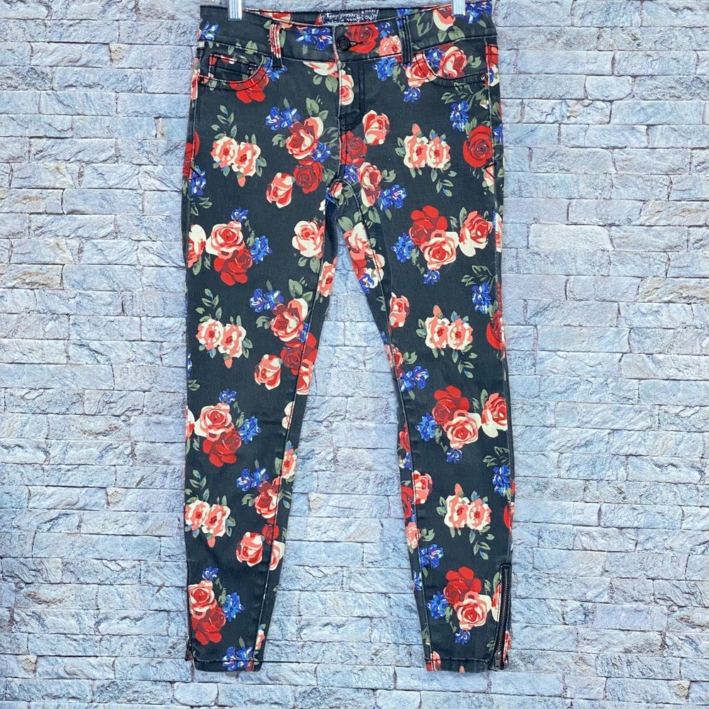Hot Kiss Floral Capri